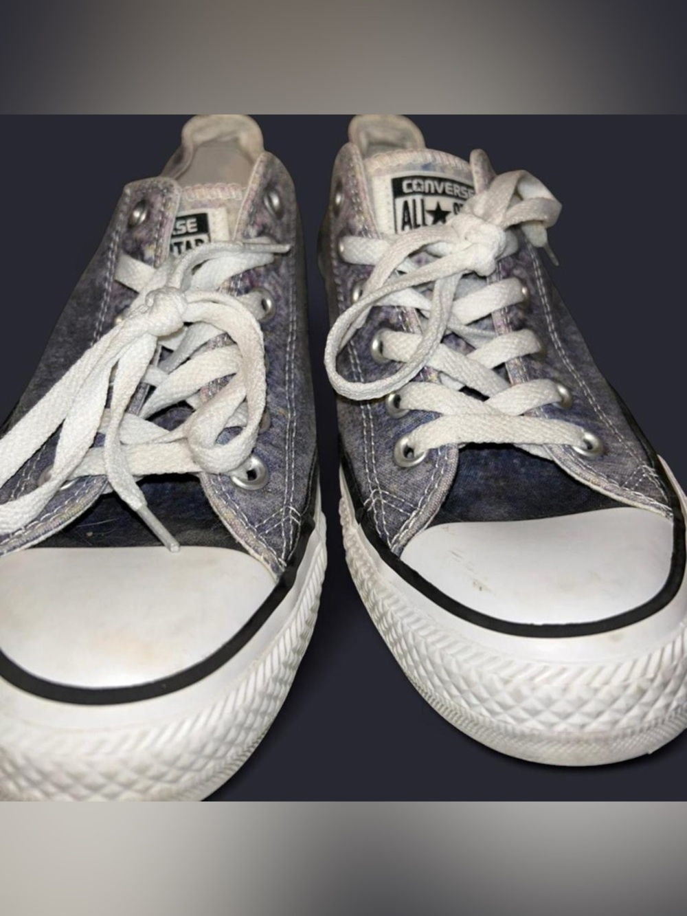 Converse Low Top Sneakers in Navy white wash and White